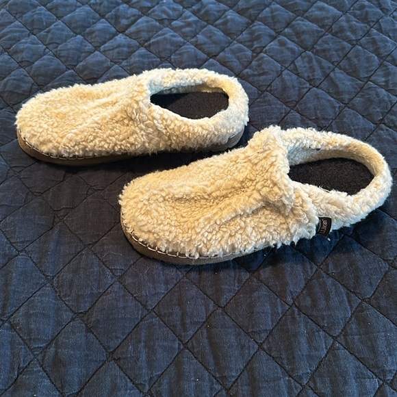 Beige, neutral LL Bean house shoes - Picture 3 of 5